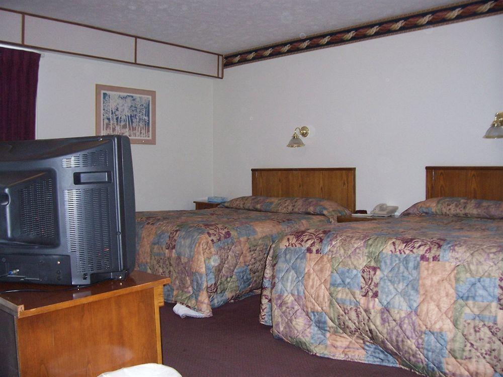North Country American Inn Kalkaska Exterior photo