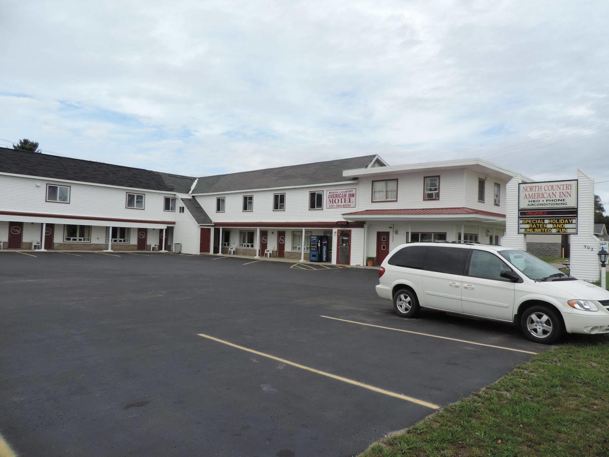 North Country American Inn Kalkaska Exterior photo
