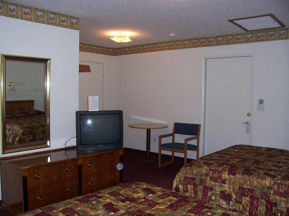 North Country American Inn Kalkaska Exterior photo